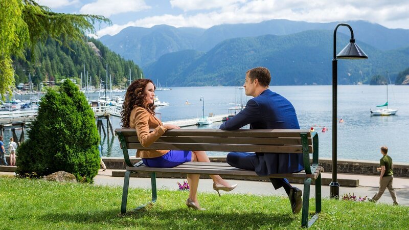 Olivia (Andie MacDowell, l.) – Bild: AXN White