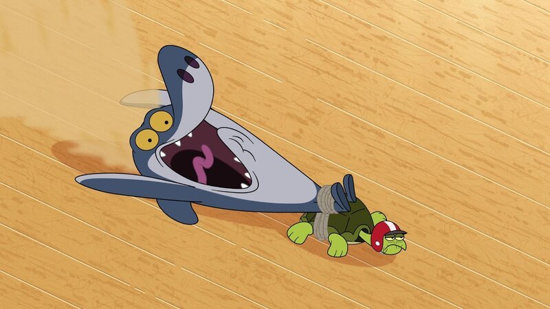 Sharko wird von einer Schildkröte davongeschleift.  +++ – Bild: Versteckenspiel /​ © Xilam Animation
