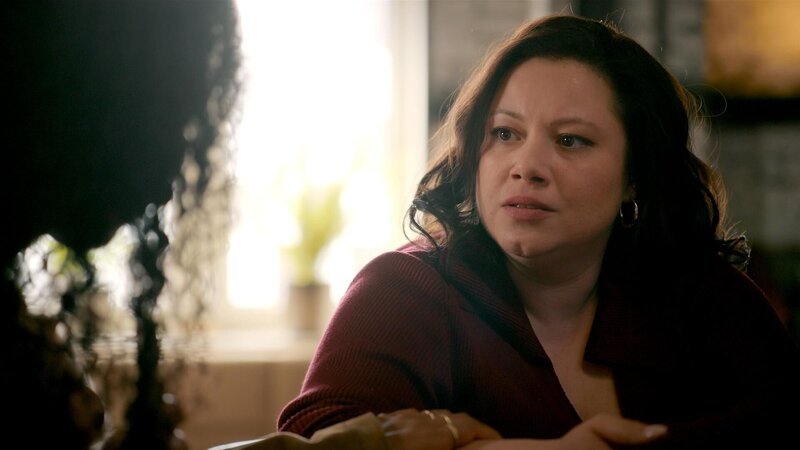 Vanessa (Julia Augustin) muss mit ihrer Angst ringen, Henry zu verlieren. Links Imani (Féréba Koné) – Bild: @RTL