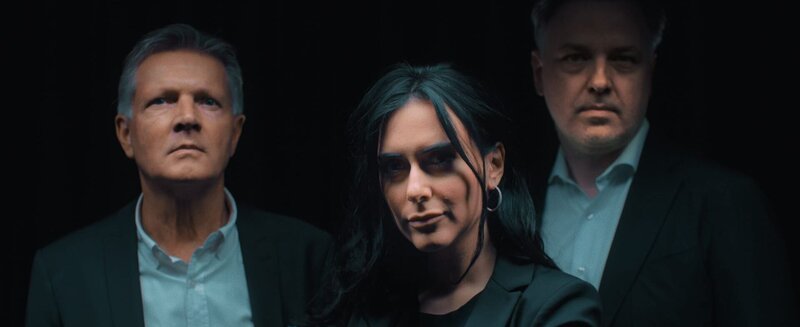 Die Advokaten des Bösen. Die Strafverteidiger Hans Reinhardt (l.), Pantea Farahzadi (M.) und Burkhard Benecken (r.) vertreten Sexualstraftäter, Mörder und Schwerverbrecher. – Bild: ZDF