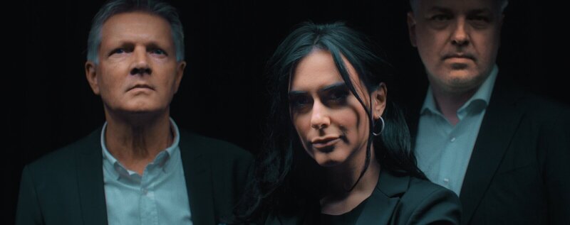 Die Advokaten des Bösen. Die Strafverteidiger Hans Reinhardt (l.), Pantea Farahzadi (M.) und Burkhard Benecken (r.) vertreten Sexualstraftäter, Mörder und Schwerverbrecher. – Bild: ZDF