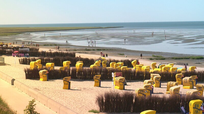 Einst ein Fischerdorf: Im Ortsteil Duhnen liegt der beliebteste Strand von Cuxhaven. – Bild: NDR/​nonfictionplanet/​Stefan Heinrich