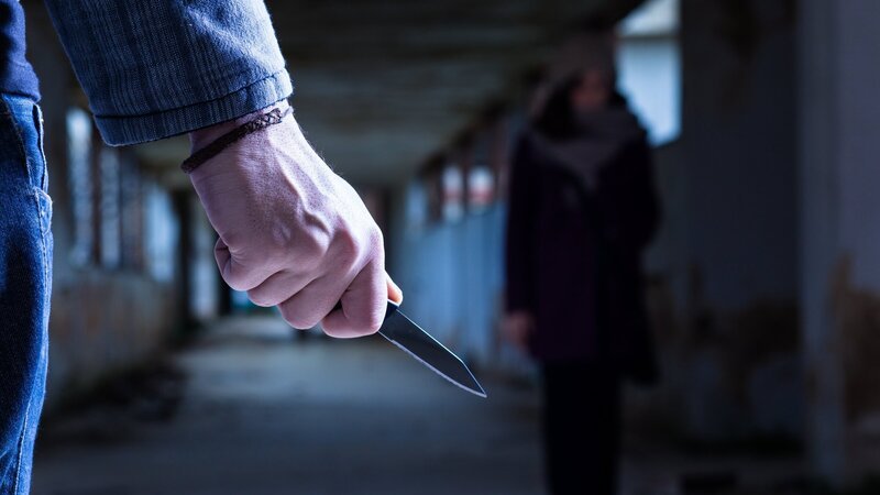 Sie versetzen die Menschen in Angst und Schrecken und gelten als Inbegriff des Bösen: Serienkiller. – Bild: ZDF