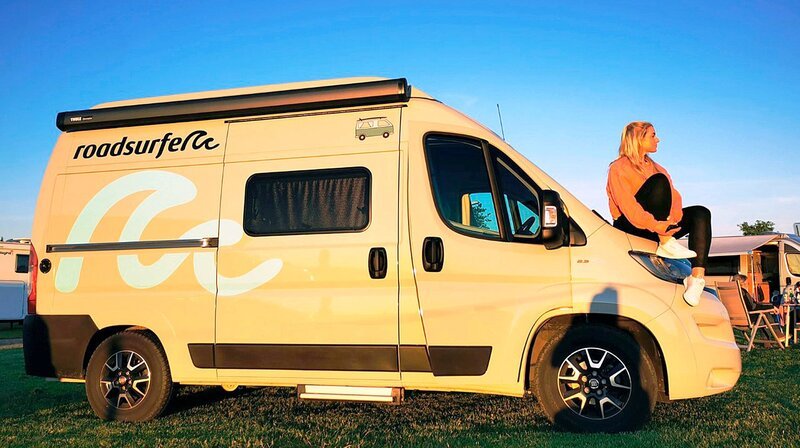 Reporterin Maike Tschorn ist mit ihrem Campervan unterwegs an die Nordsee und nach Sylt. – Bild: HR/​Tanja Höschele