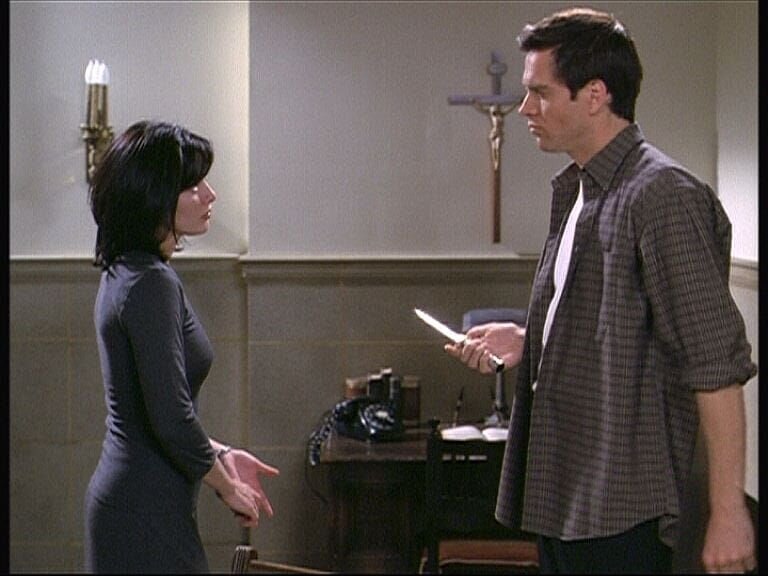 Brendan (Shawn Christian, r.) steht vor einer schweren Entscheidung: Soll er Prue (Shannen Doherty, l.) töten? – Bild: ProSieben Media AG