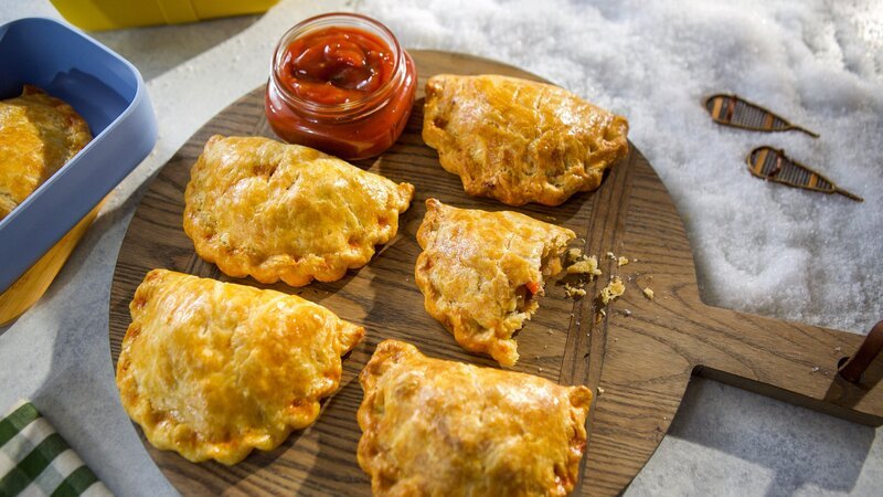 Beauty shot of Molly Yeh’s Beef and Rutabaga Hand Pies – Bild: Television Food Network, G.P.