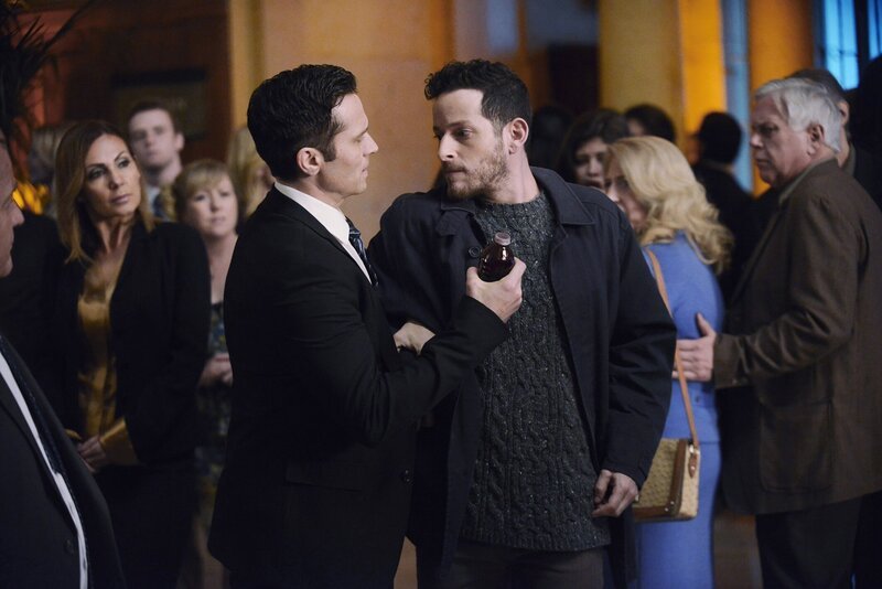 CASTLE – „At Close Range“ – Detective Kevin Ryan is on the security detail of a charismatic congressman attending a charity event when shots suddenly ring out. Driven to apprehend the killer, Ryan must revisit the events that led up to the shooting, with the help of Castle and Beckett. SEAMUS DEVER, MICHAEL BLUM – Bild: PLURIMEDIA (MPP /​ ABC)