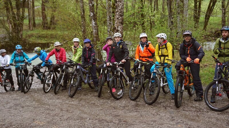 Mountainbiketour ins Hintersteinertal mit der Bike School Sonthofen und Skirennläuferin Christina Geiger. – Bild: SWR