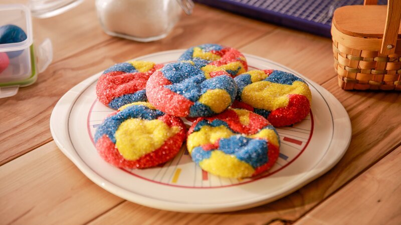 Beauty shot of Molly Yeh’s Tie-Dye Cookies, as seen on Girl Meets Farm, season 7. – Bild: Television Food Network, G.P. All Rights Reserved.