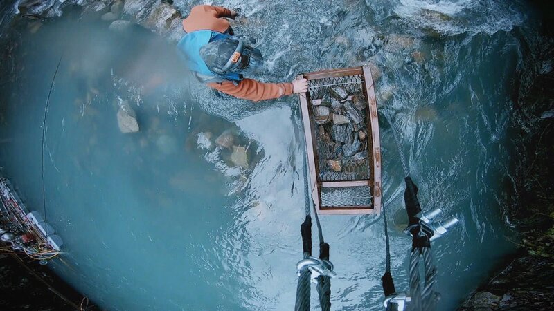Dustin Hurt and his team have already unearthed 29 ounces of gold at their prospect in the Chilkat Mountains. – Bild: Discovery Channel /​ Discovery Communications, LLC