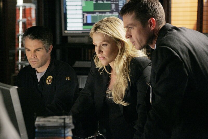 Samantha Spade (Poppy Montgomery) und Martin Fitzgerald (Eric Close) – Bild: Das Leben der Anderen /​ RTL /​ Warner Bros. Entertainment, Inc.