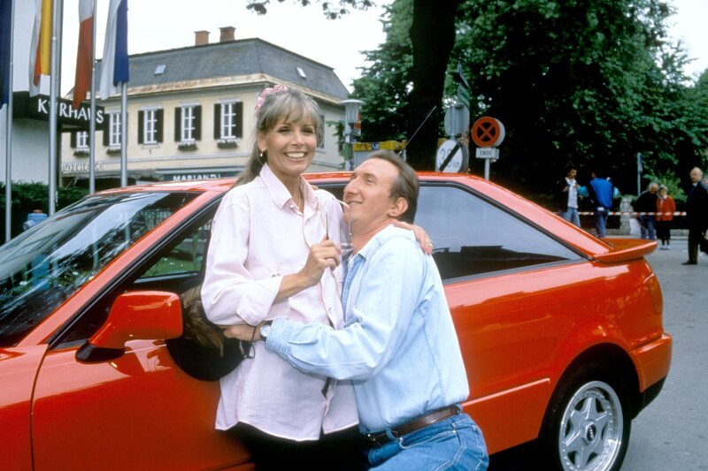 Christine Schuberth (Ulla Wagner), Mike Krüger (Bob Sager). – Bild: ORF 2