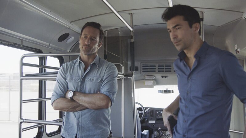 Steve McGarrett (Alex O’Loughlin, l.); Adam Noshimuri (Ian Anthony Dale, r.) – Bild: CBS Broadcasting, Inc.