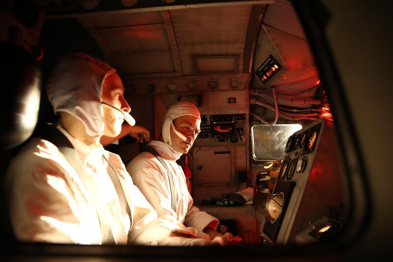Astronauts at control panel. – Bild: Discovery Communications