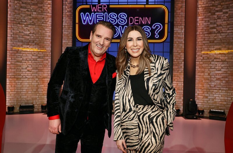 Als Kandidat:innen zu Gast bei „Wer weiß denn sowas?“: Der Unternehmer und Gründershow-Investor Ralf Dümmel und die Unternehmerin und Fernsehmoderatorin Judith Williams. – Bild: ARD/​Morris Mac Matzen