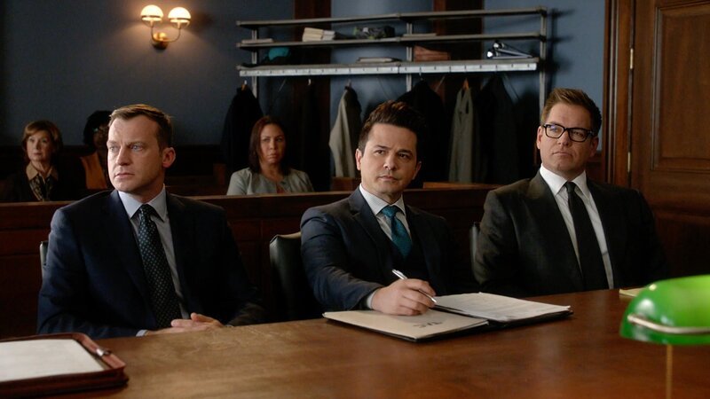 (v.l.n.r.) Geoffrey Schreiber (Robert Eli); Benny Colón (Freddy Rodríguez); Dr. Jason Bull (Michael Weatherly) – Bild: CBS Broadcasting, Inc.