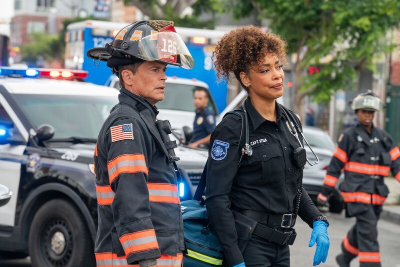 Owen Strand (Rob Lowe, l.); Tommy Vega (Gina Torres, r.) – Bild: Fox Media LLC.