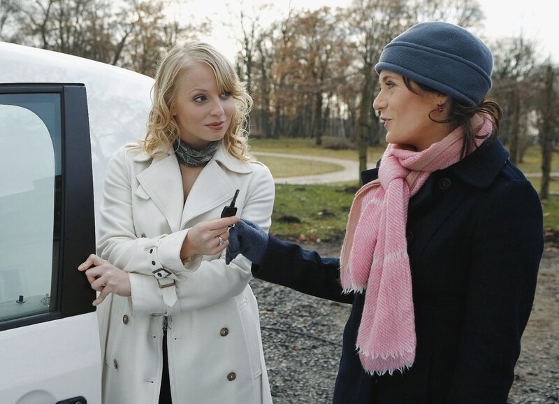 Anja Boche als Nora, Susanne Berckhemer als Luisa – Bild: SRF/​ZDF