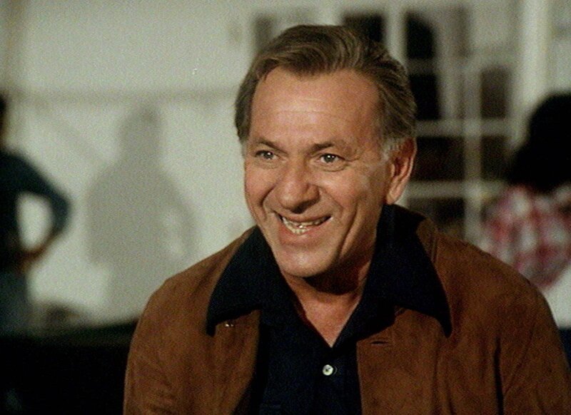 Jack Klugman als Gerichtsmediziner Quincy – Bild: RTPL /​ RTLplus