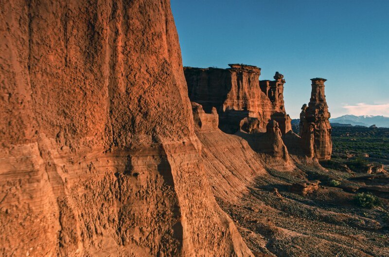 Kathedralen aus Sandstein: Der Talampaya-Nationalpark steht als UNESCO-Weltnaturerbe unter Schutz. – Bild: Light & Shadow/​Christian Baumeister
