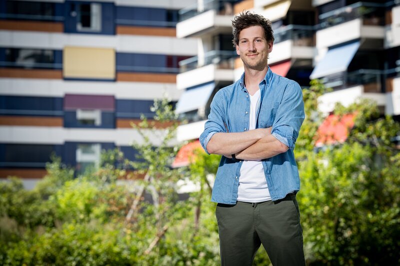 Reporter Donat Hofer – Bild: SRF/​Oscar Alessio