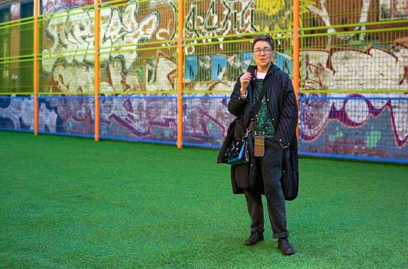 Tatyana Malkina gehört zu den wenigen Journalistinnen Russlands, die trotz sehr Kreml-kritischer Einstellung das Land nicht verlassen haben. – Bild: Kobalt Productions