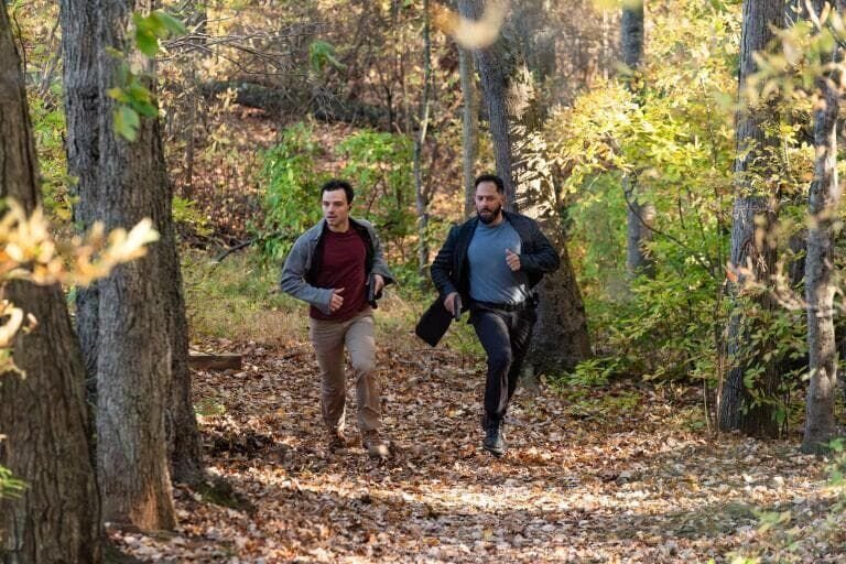 Josh McKenzie als Shane Florence und Patrick Sabongui als Jacob Hassani (r.) – Bild: UNIVERSAL TELEVISION LLC. /​ Ralph Bavaro