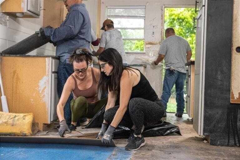 Kristy Etheredge, Rebecca Franchione(r.) – Bild: A&E Networks, LLC.