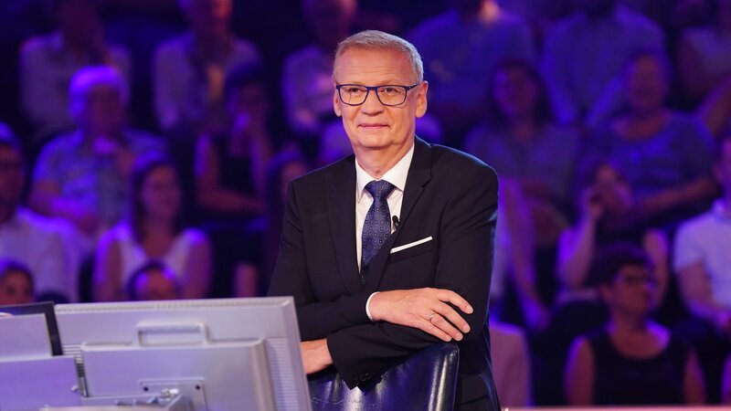Moderator Günther Jauch feiert 25 Jahre Wer wird Millionär? – Bild: RTL /​ Wer wird Millionär? 25 Jahre – Das große Jubiläums-Special