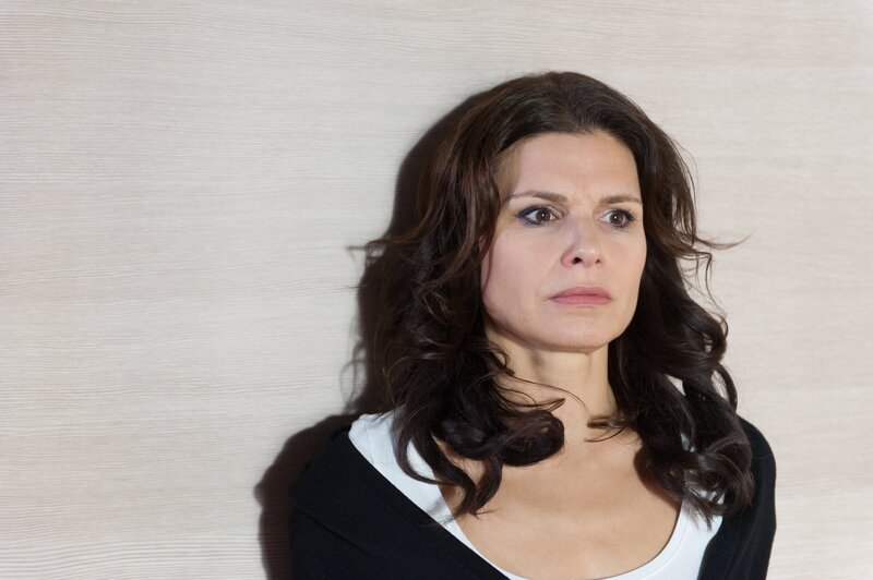 Britta (Tabea Heynig) trifft es, dass Sascha nach der Trennung mit seinem Leben weitermacht, als wäre nichts passiert. Wütend will sie ihn aus ihrem Leben verbannen … – Bild: RTL