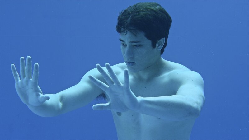 Zac (Chai Romruen) als Meermann in dem geheimnisvollen Wasserbecken auf Mako. – Bild: ZDF und Jonathan M. Shiff Productions