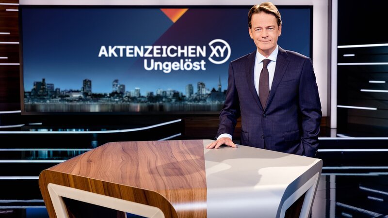 Moderator Rudi Cerne – Bild: SRF/​ZDF/​Nadine Rupp