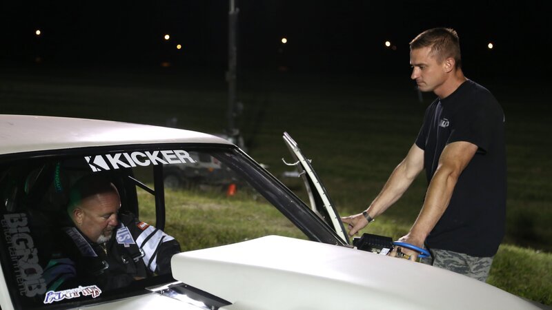 Chuck preparing to head up to the starting line on race night. – Bild: Discovery Communications