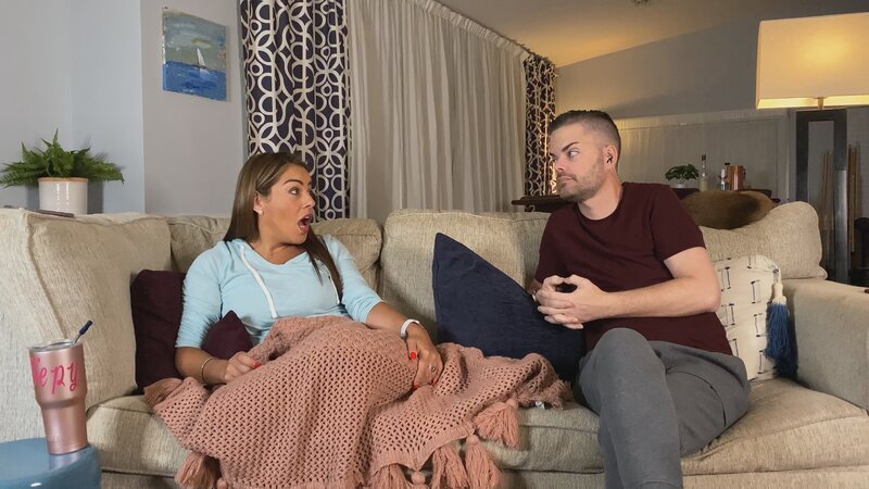 Veronica looks shocked but Tim looks unsurprised. – Bild: Discovery Communications, LLC
