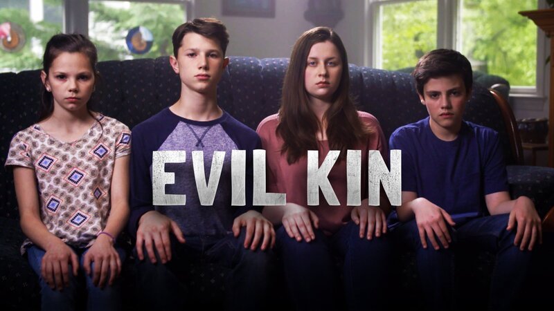 The Fuss children sitting on the couch. – Bild: Discovery Communications
