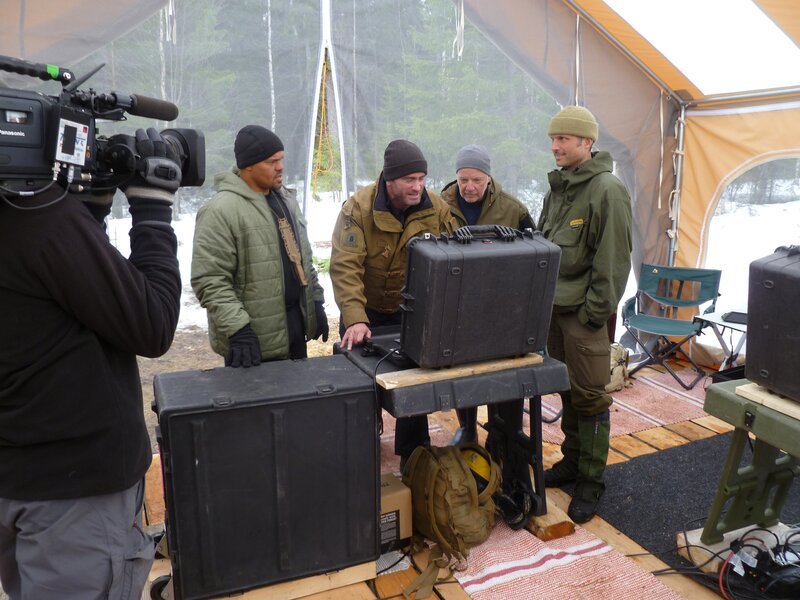 The cast at basecamp. – Bild: Animal Planet