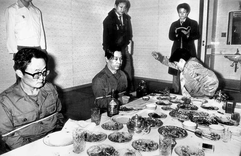 Kim Jae-gyu, der Direktor des KCIA, ermordete Präsident Park Chung-hee während eines Abendessens in einem geheimen Unterschlupf des KCIA in Seoul. Dieses Ereignis war das erste Attentat auf ein koreanisches Staatsoberhaupt seit Jahrhunderten. – Bild: Alamy Stock Photo