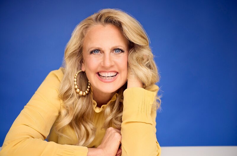 Barbara Schöneberger. – Bild: SWR /​ ORF /​ Benno Kraehahn