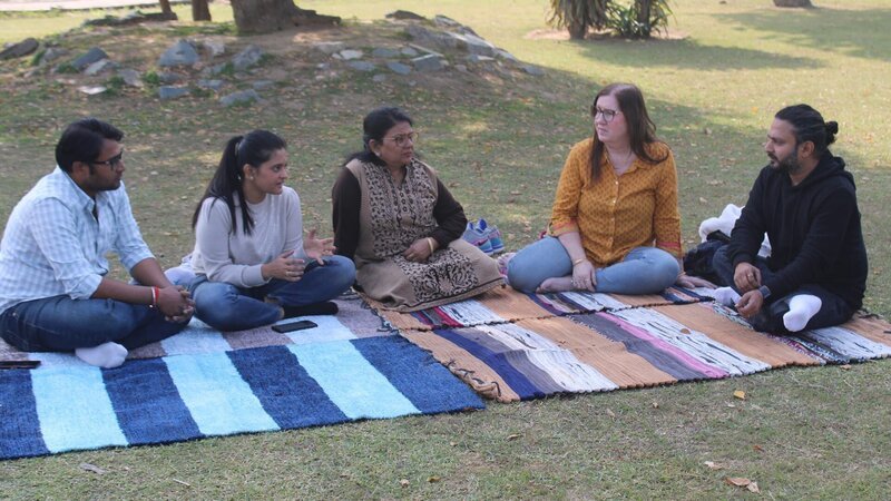 Sumit Singh & Jenny Slaten having a picnic with Sumit’s family in the park. – Bild: TLC (DEUT)