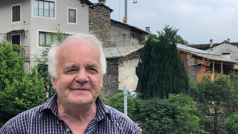 Bürgermeister Giacomo Lombardo in Ostana. – Bild: 3sat