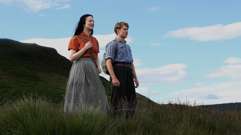 Fionn (Ross Anderson) und Aislin (Andrea Riseborough) – Bild: AXN White Fionn (Ross Anderson) und Aislin (Andrea Riseborough) – Bild: AXN White