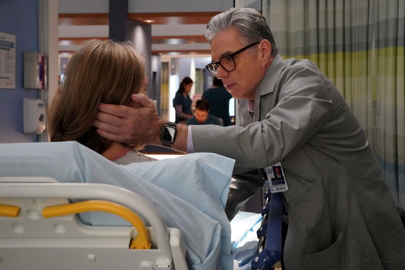 CHICAGO MED -- „Our So Called Lives“ Episode 1111 -- Oliver Platt as Dr. Daniel Charles. – Bild: NBC /​ NBCUniversal Media, LLC