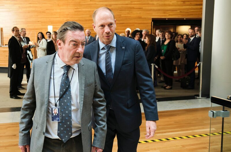Michel Specklin (Philippe Duquesne, l) und Martin Kraft (Johann von Bülow). – Bild: WDR/​BenoîtLinder FTV