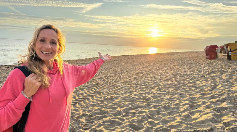 Hier geht die Sonne am schönsten unter: Tamina am Strand von Föhr – Bild: WDR/​Patric Joest