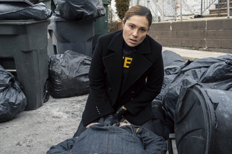 „Crusader“ – A dangerous drug kingpin from Eva’s past resurfaces when two children and a daycare worker are killed due to an accidental drug exposure. While the team works the case, Eva wavers between her mission as an agent and her personal vendetta. Pictured: Juliana Aidén Martinez as Eva Ramos. – Bild: CBS Broadcasting Inc. /​ Bennett Raglin