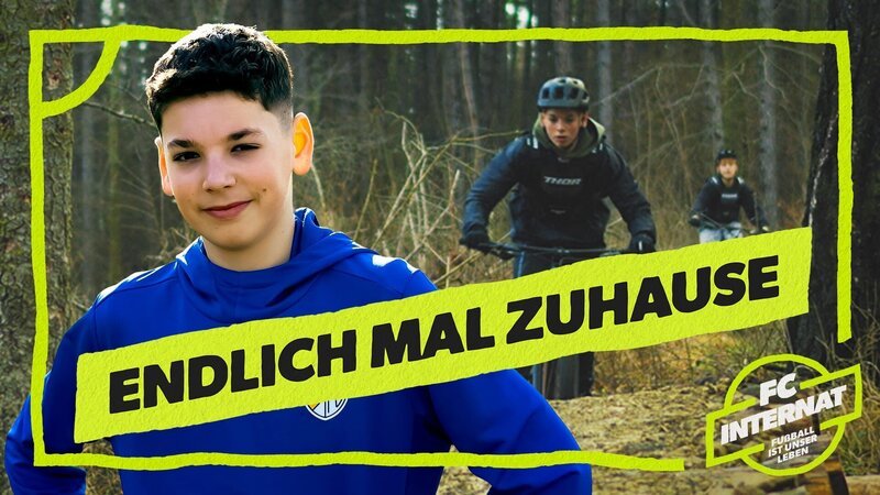 Tamiano besucht das Fußballinternat des FC Carl Zeiss Jena. – Bild: KiKA/​hr/​MDR/​rbb/​SWR/​Radio Bremen/​Tobias Schütze