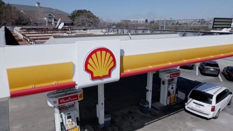 Öl- und Gasfirmen, wie Shell, wissen bereits seit Anfang der 1980er Jahre über den Zusammenhang von CO2-Emissionen und Klimawandel Bescheid – Bild: ORF/Journeyman Öl- und Gasfirmen, wie Shell, wissen bereits seit Anfang der 1980er Jahre über den Zusammenhang von CO2-Emissionen und Klimawandel Bescheid – Bild: ORF/Journeyman