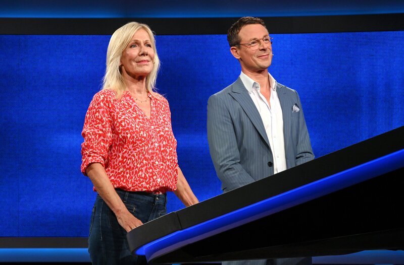 Ulrike von der Groeben und Moderator Alexander Bommes. – Bild: NDR/​ARD/​Uwe Ernst