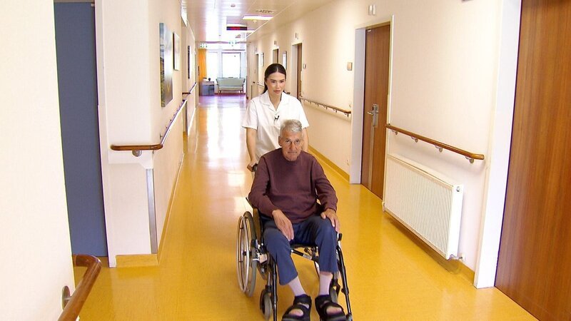 Mariana Morales Avila arbeitet in der Landespflegeklinik Hall. – Bild: ORF
