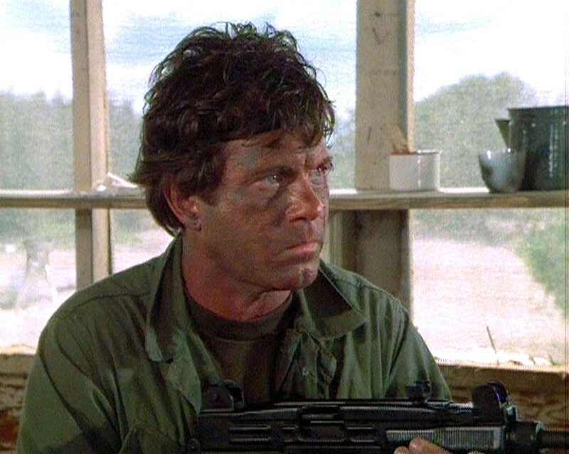 Rick (Larry Manetti) will seine ermordete Schwester rächen. – Bild: Kabel Eins